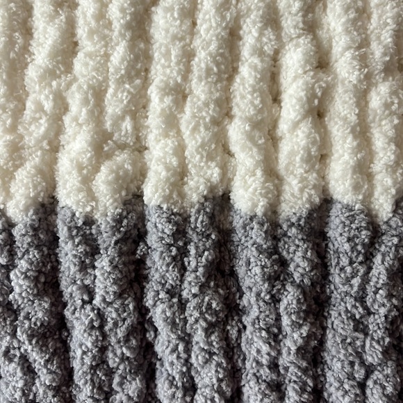 handmade crochet yarn blanket queen size - Picture 2 of 4